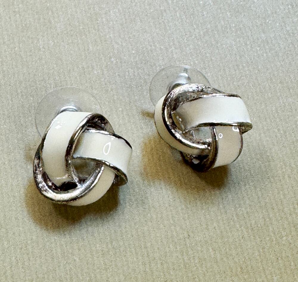 Vintage White Enamel Knot Post Earrings Classic Love Knot 3/4" Pre-Loved E495